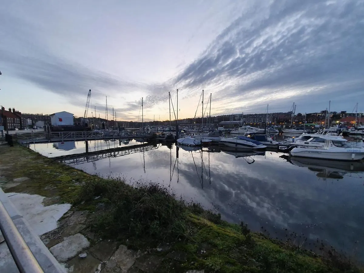 Marina House Apartment Whitby