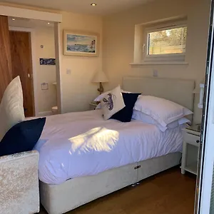  Homestay On The Ropery- With Free Parking