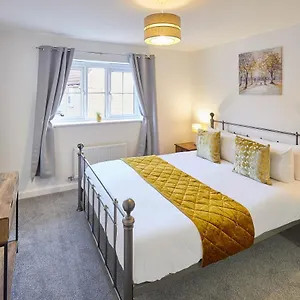  Holiday home Host & - Redsky House